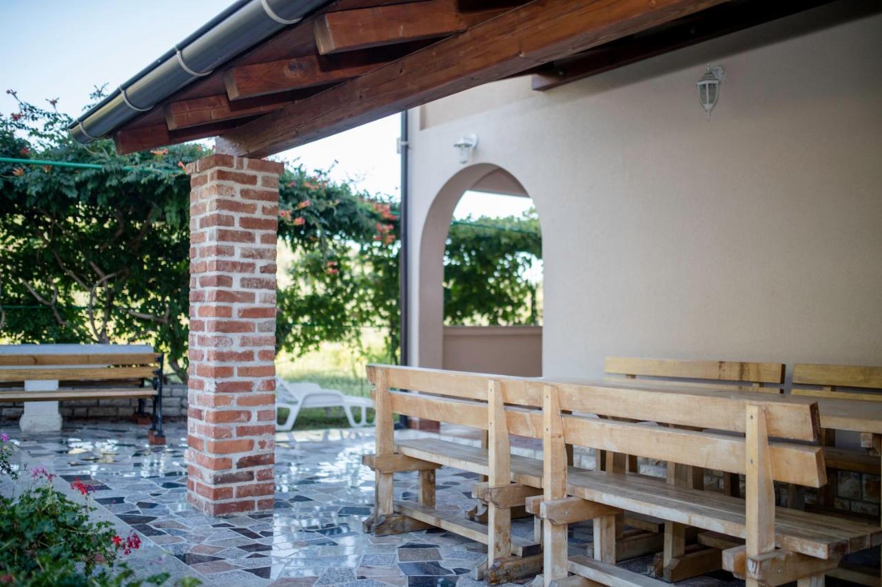 Ferienwohnung Kuca Leonora Banjol Exterior foto