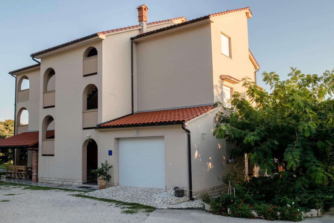 Ferienwohnung Kuca Leonora Banjol Exterior foto