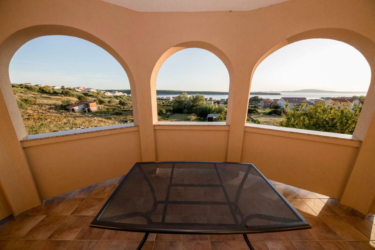 Ferienwohnung Kuca Leonora Banjol Exterior foto