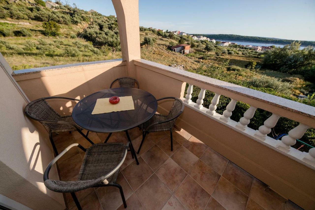 Ferienwohnung Kuca Leonora Banjol Exterior foto